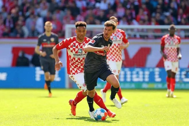 胜利是对他 胜利是对他